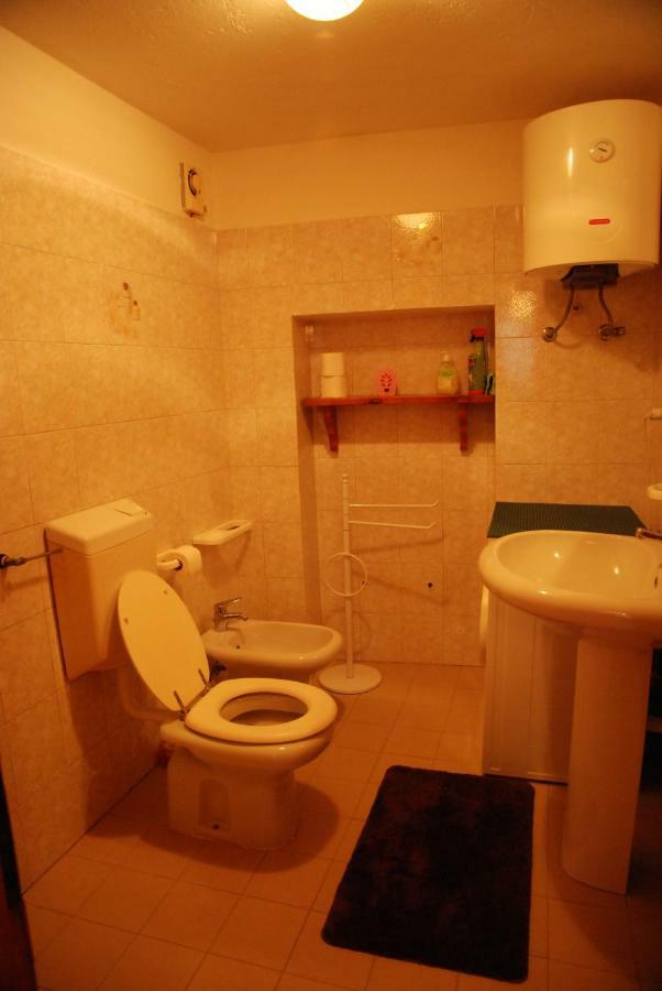 Casa Vacanza In Centro A ลาซัลเล ภายนอก รูปภาพ