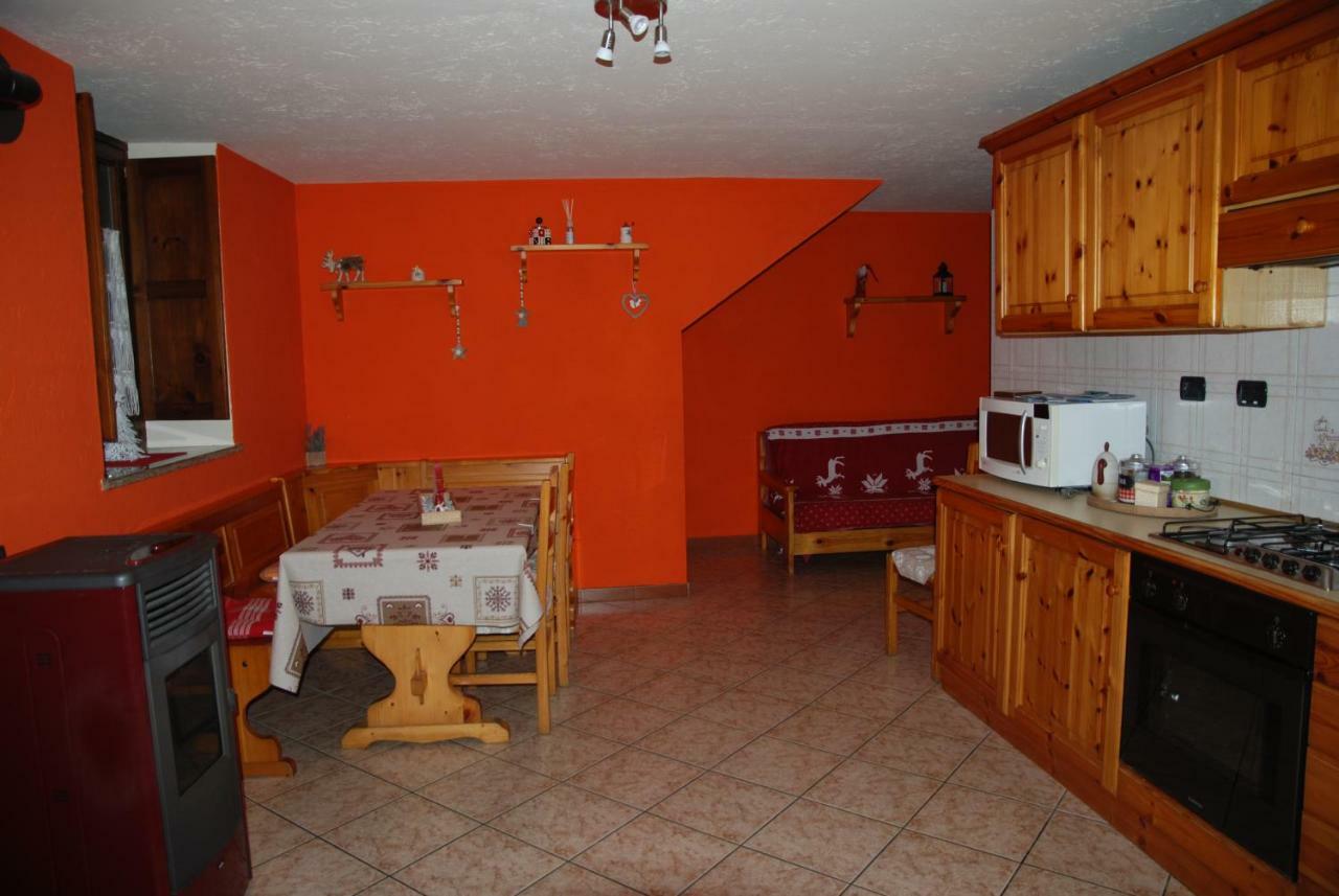 Casa Vacanza In Centro A ลาซัลเล ภายนอก รูปภาพ