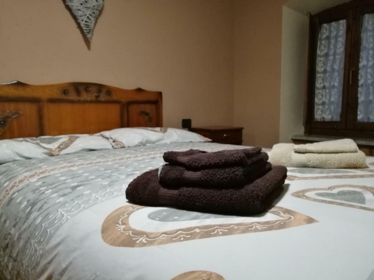 Casa Vacanza In Centro A ลาซัลเล ภายนอก รูปภาพ
