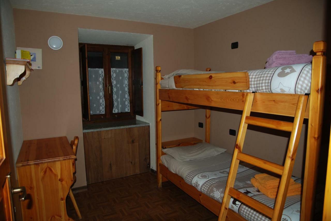 Casa Vacanza In Centro A ลาซัลเล ภายนอก รูปภาพ