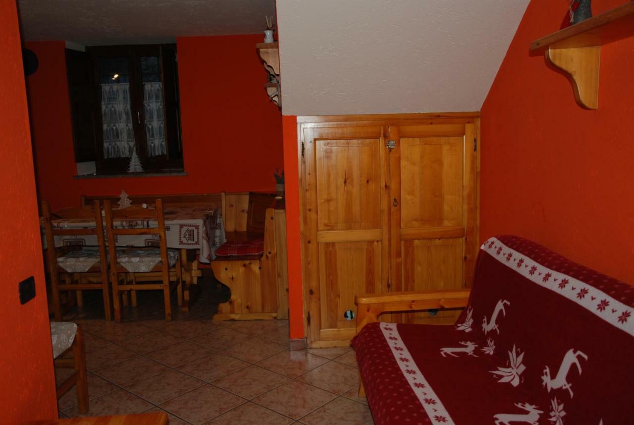 Casa Vacanza In Centro A ลาซัลเล ภายนอก รูปภาพ