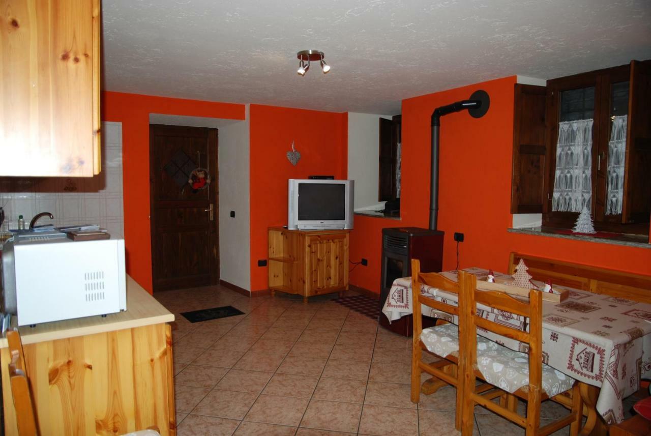Casa Vacanza In Centro A ลาซัลเล ภายนอก รูปภาพ