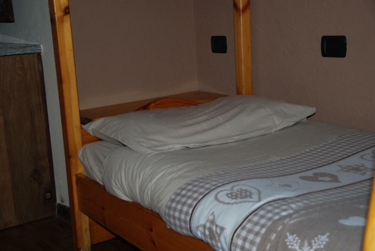 Casa Vacanza In Centro A ลาซัลเล ภายนอก รูปภาพ