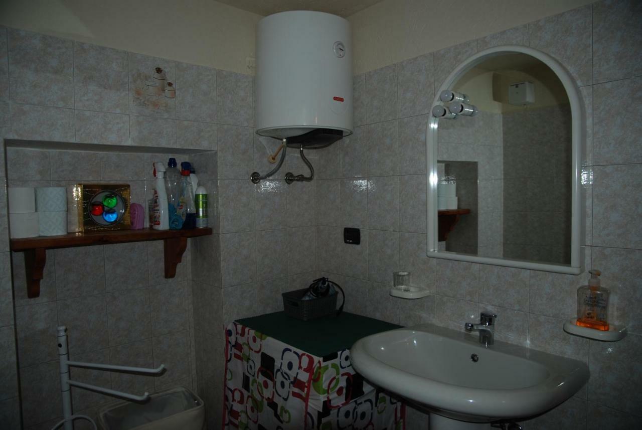 Casa Vacanza In Centro A ลาซัลเล ภายนอก รูปภาพ